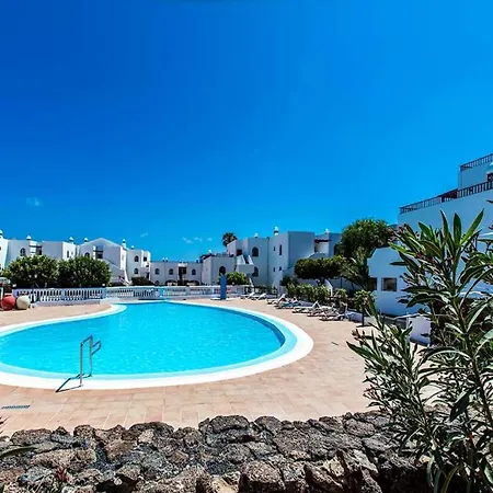 Sleeps 4 Pool Wifi T691558 Apartamento Costa Teguise
